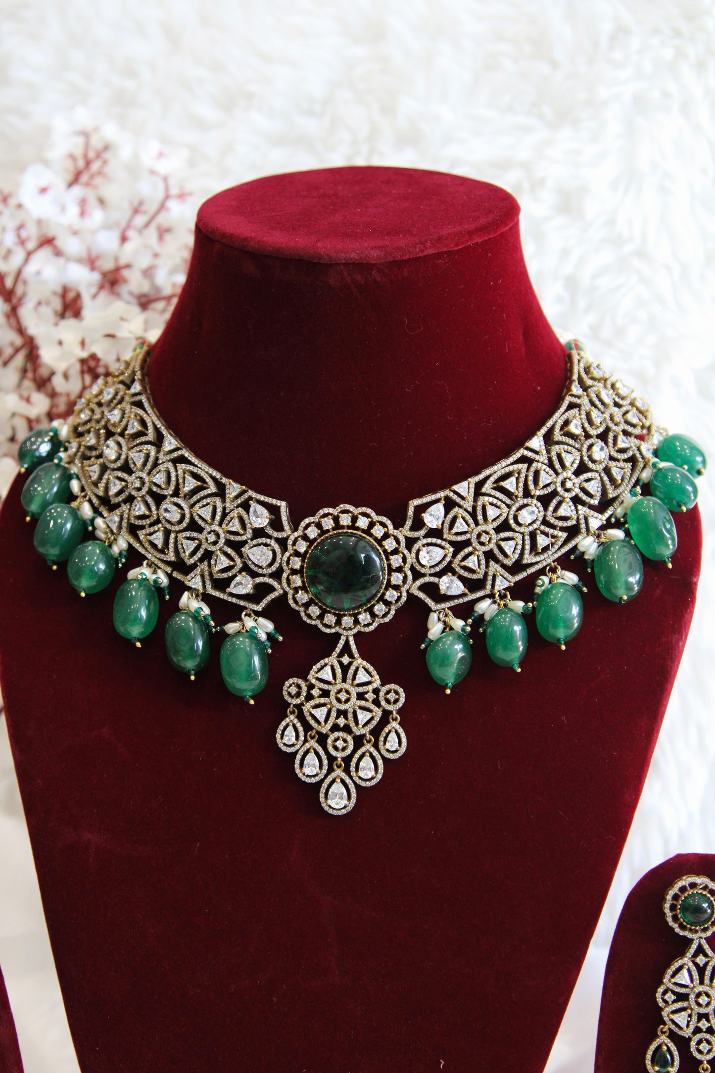 Vira Necklace Set