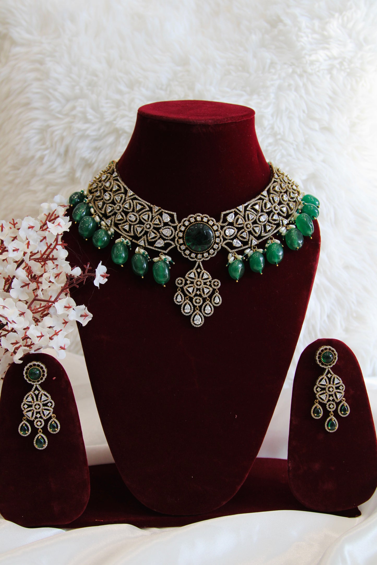 Vira Necklace Set